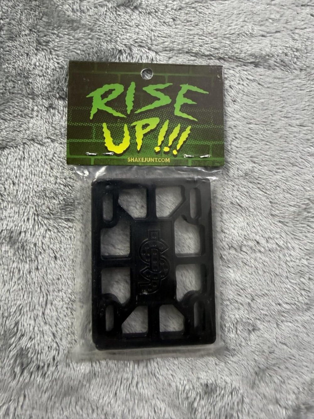 New Shake Junt Riser Pads 1/8 Inch Black Skateboard Truck Shock Pads Set